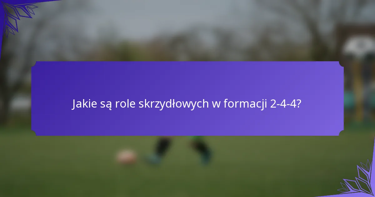 Jakie są role skrzydłowych w formacji 2-4-4?